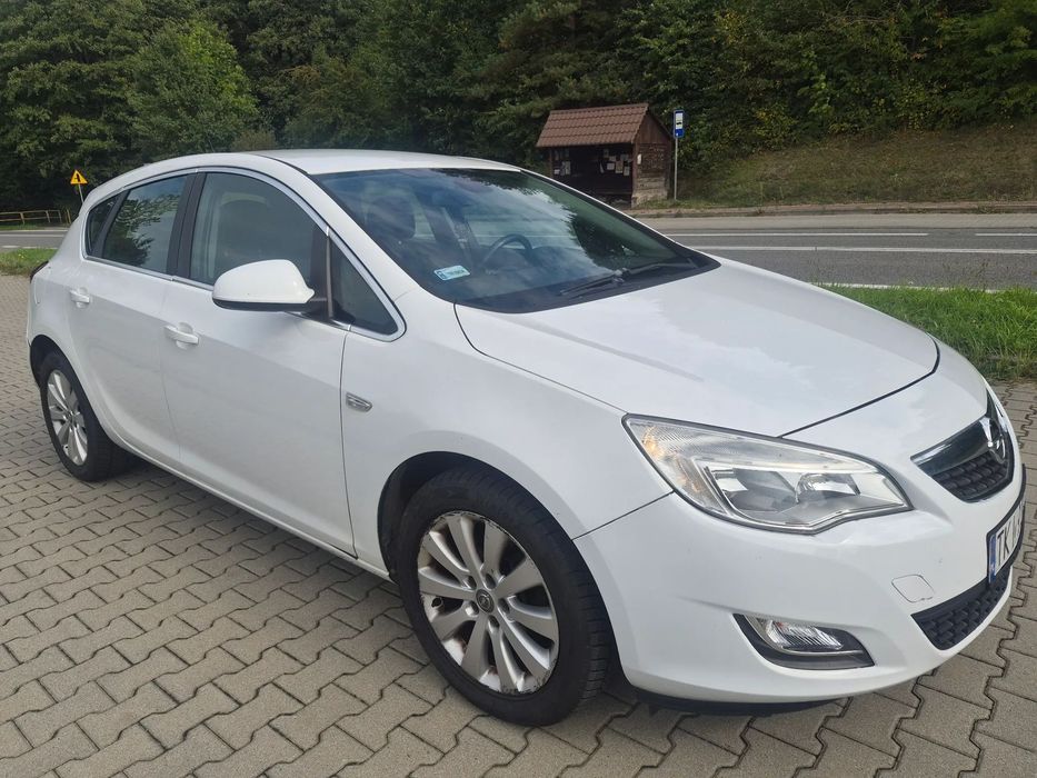Opel Astra Auto z polskiego salonu,druga właścicelka,nowe opony letnie i zimowe