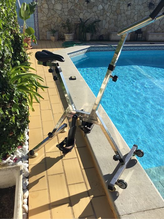 bicicleta para piscina
