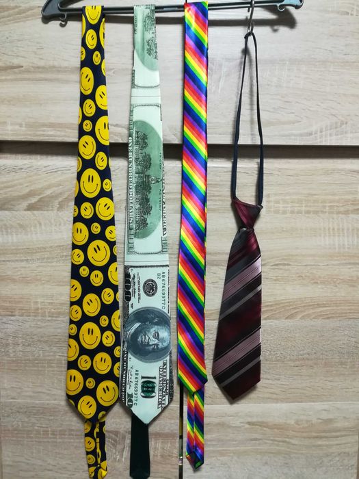 Галстуки разные, унисекс.