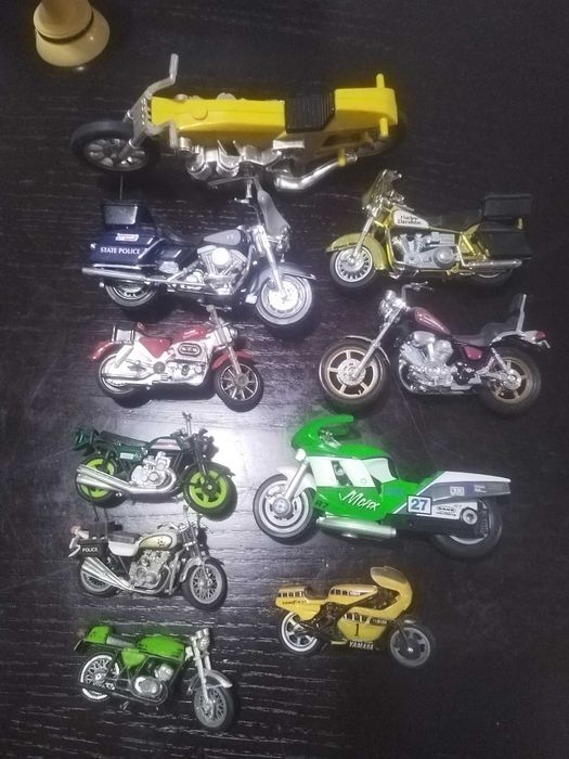 Figuras Wrestling e Power Rangers antigas Avioes e motas