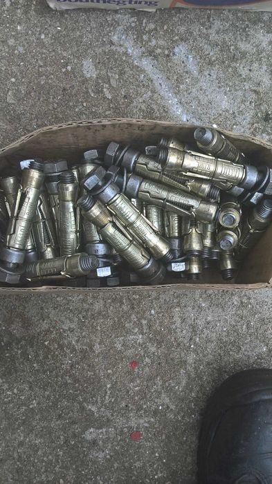 parafusos com bucha metalica