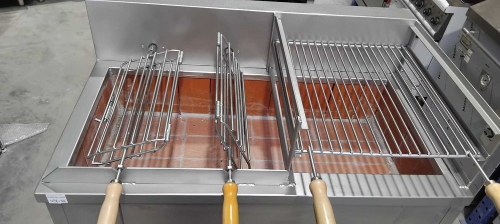 Churrasqueira a Carvão com Espetos Rotativos - NOVA