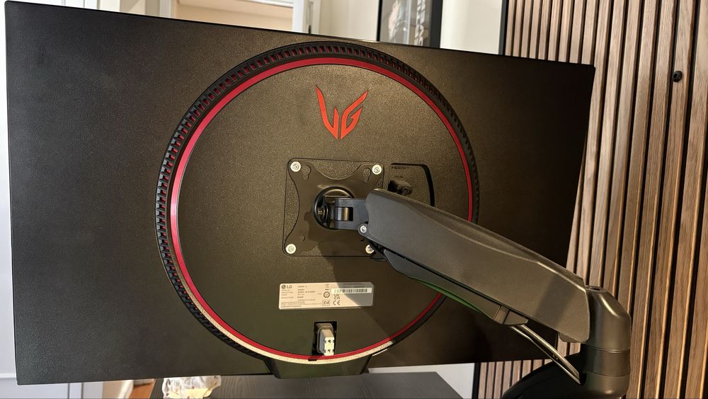 Monitor LG 31.5" UltraGear FHD 32GN600