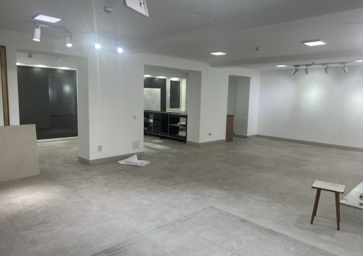 Продам приміщення  на Вокзальній навпроти Трашу!