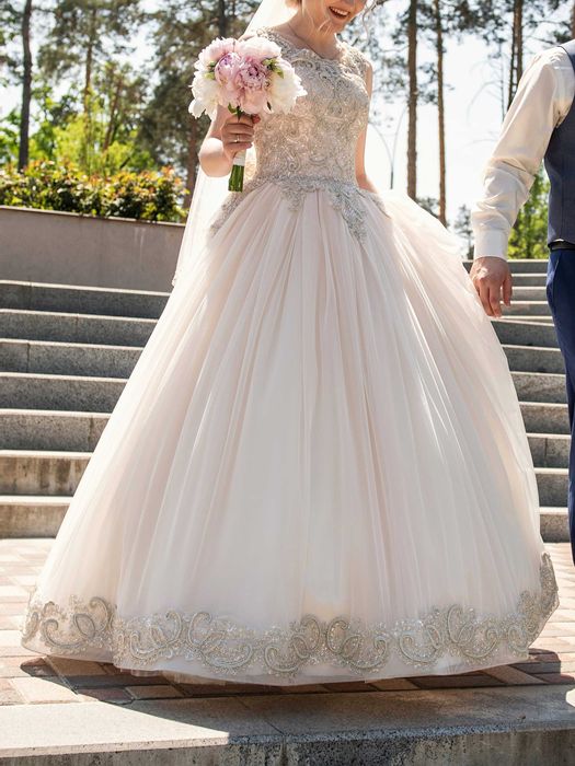 Весільна сукня - ручна вишивка