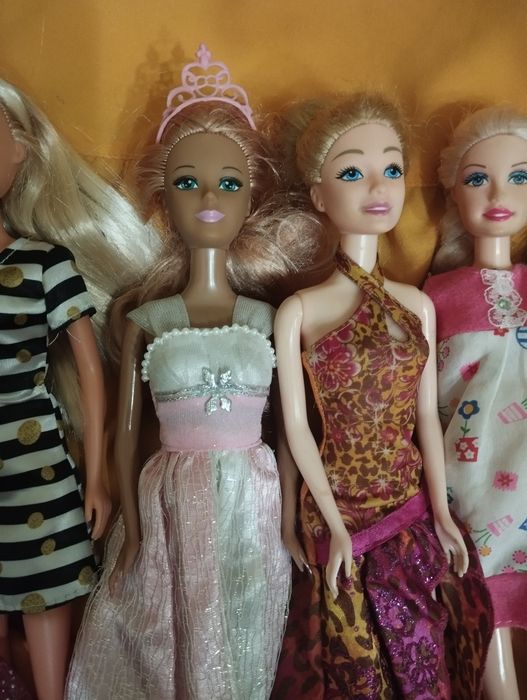 Куклы. Аналог Барби. Цены разные.