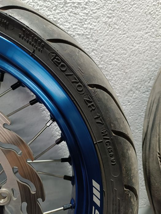 Suzuki RMZ 450 rodas super motard