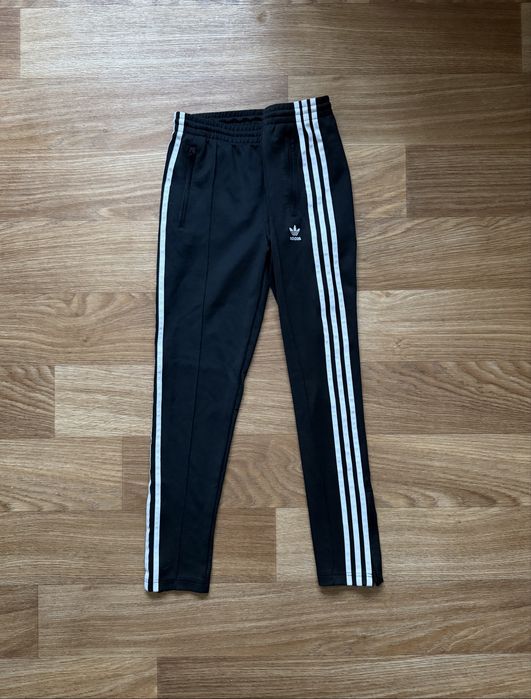 Оригінальні штани adidas з лампасами