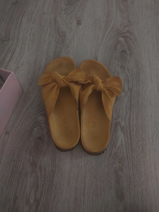 Buty - klapki z kokardą na lato