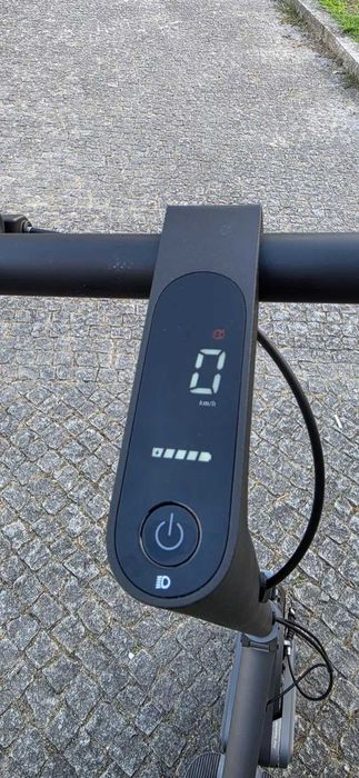 Xiaomi Scooter 4 Ultra (como nova!) — 348 km reais - Garantia até 06/08/29! | Pack completo: capacete, cadeado, luzes, bolsa