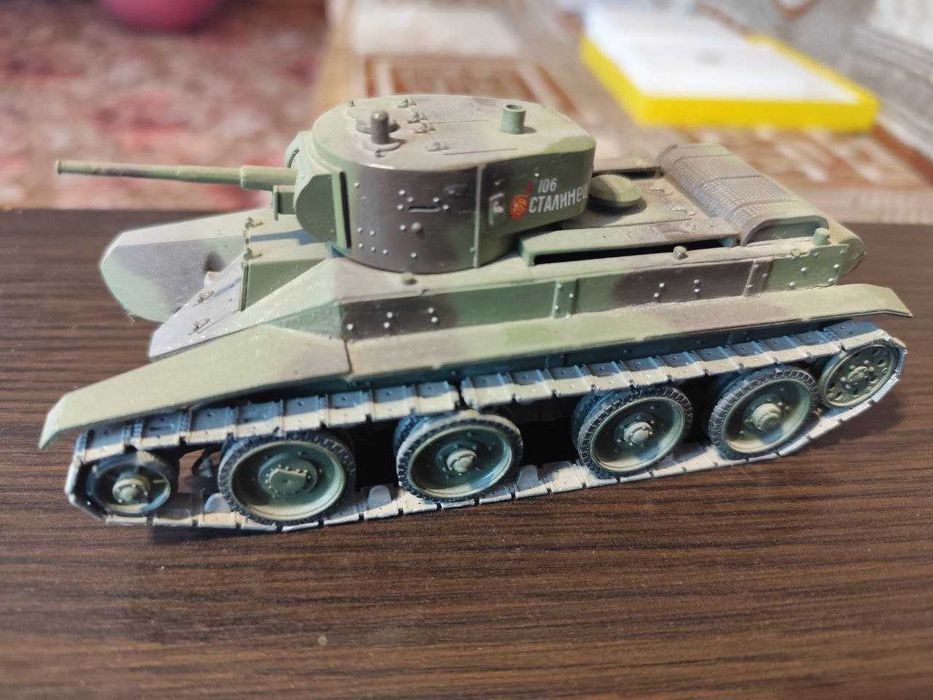 Продам танк Бт - 5 1\35 (ZVEZDA)