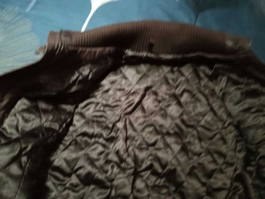 Blusão em pele castanho.impecavel.