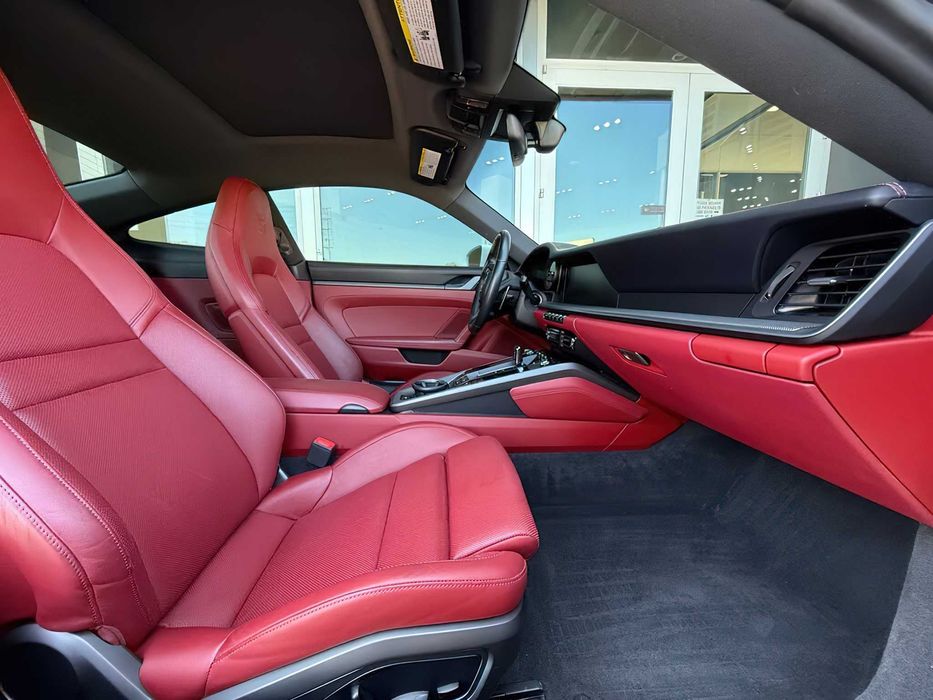 Porsche 911 Carrera 4S      2020