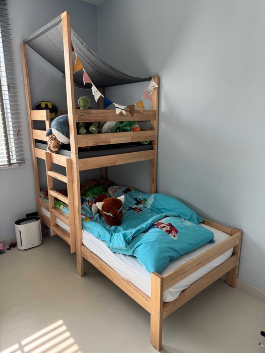 Łóżko dziecięce z balkonem