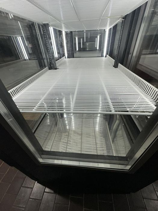 Витрина холодильная. Универсальная  Аквариум. Лари морозильные 016