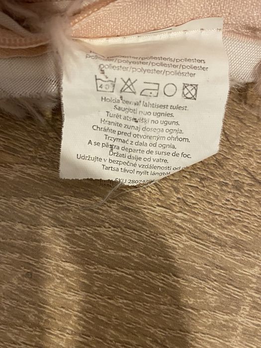 Poszewki pluszowe biała i różowa na zamek