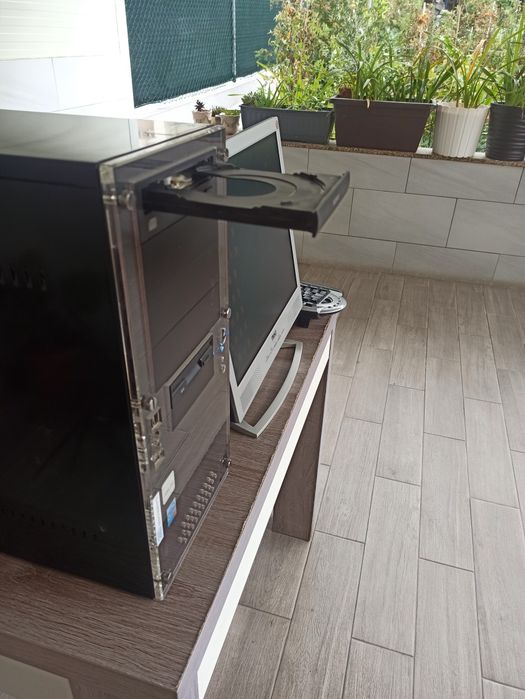 Computador com assessórios