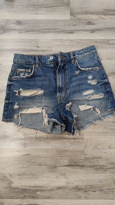 Продам джинсові шорти Zara розмір 34