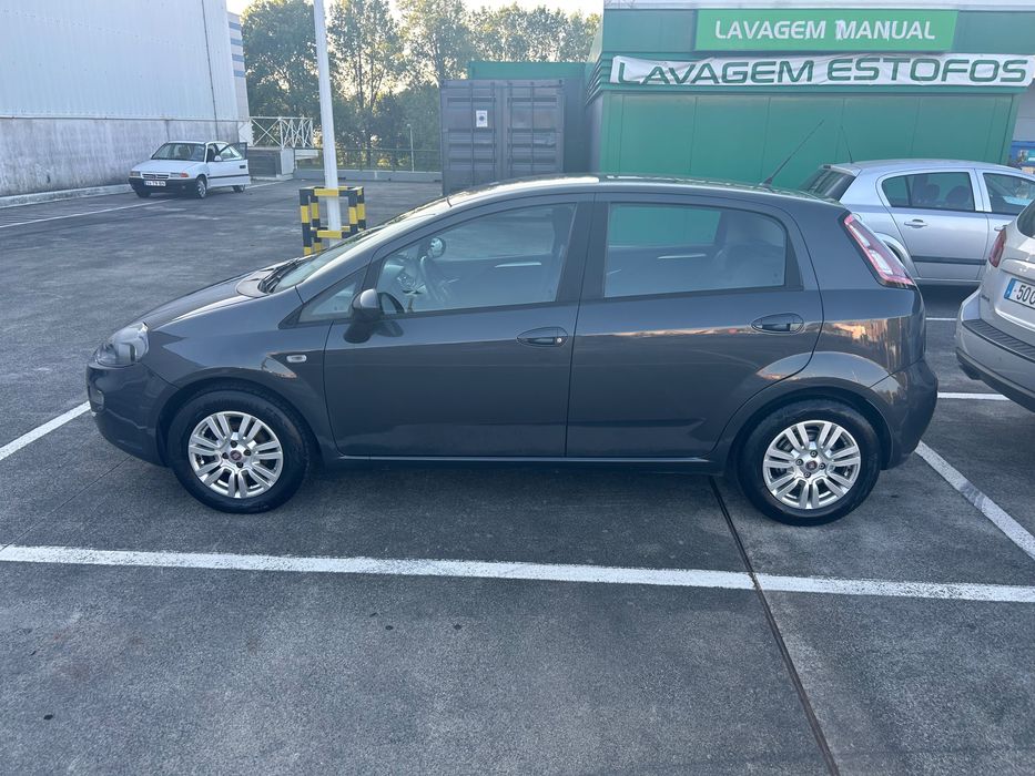 Fiat Punto Evo 2014 gasóleo nacional estimado e revisado. 240 mil km rodados. Com central multimídia e câmera de marcha atrás. — photo 2
