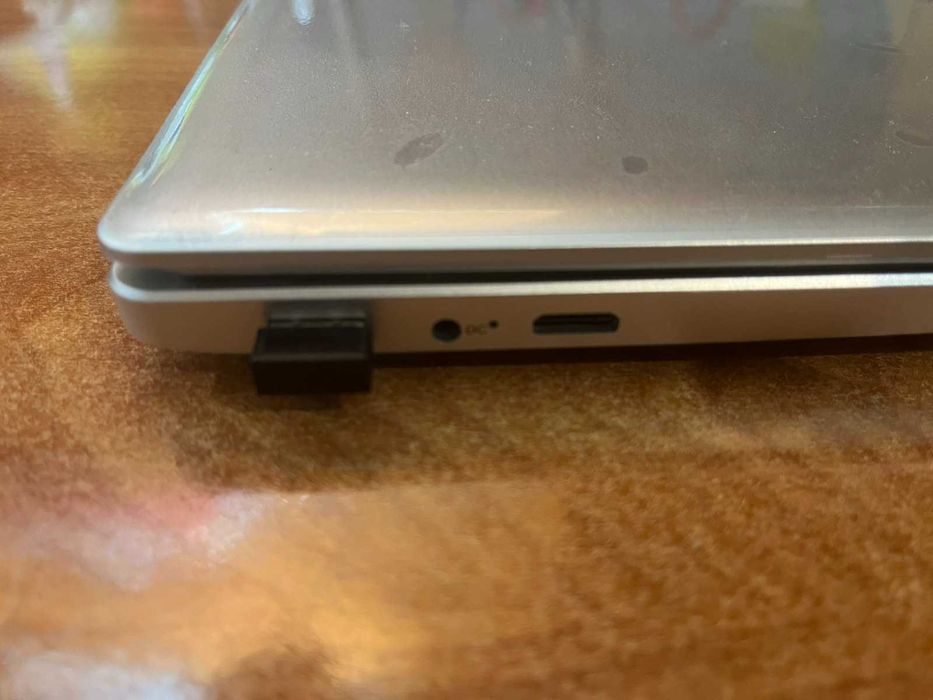 15,6-дюймовий ноутбук Intel Core i3