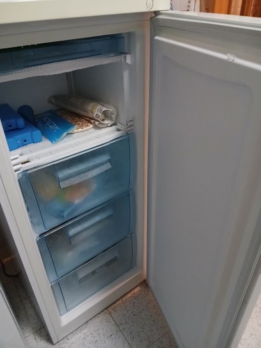 Vende-se arca congeladora