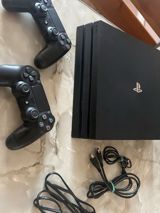 Ps4 pro 1TB 21р. +2 ориг джойстика