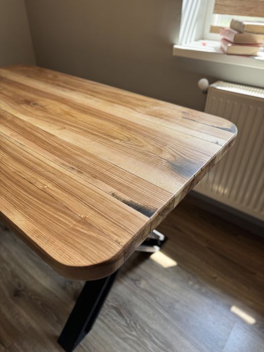 Унікальний лофт стіл з епоксидною смолою та ефектом потертостей