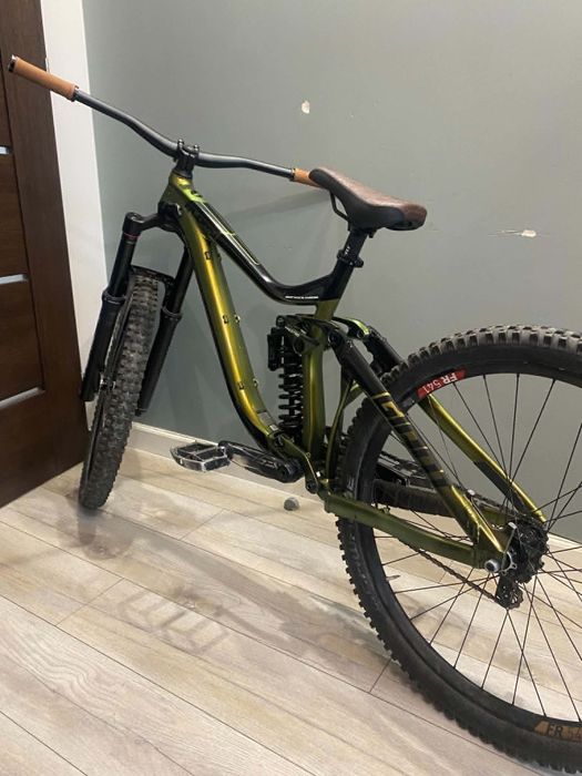 FRAMESET giant glory 2020, z rockshox superdelux.