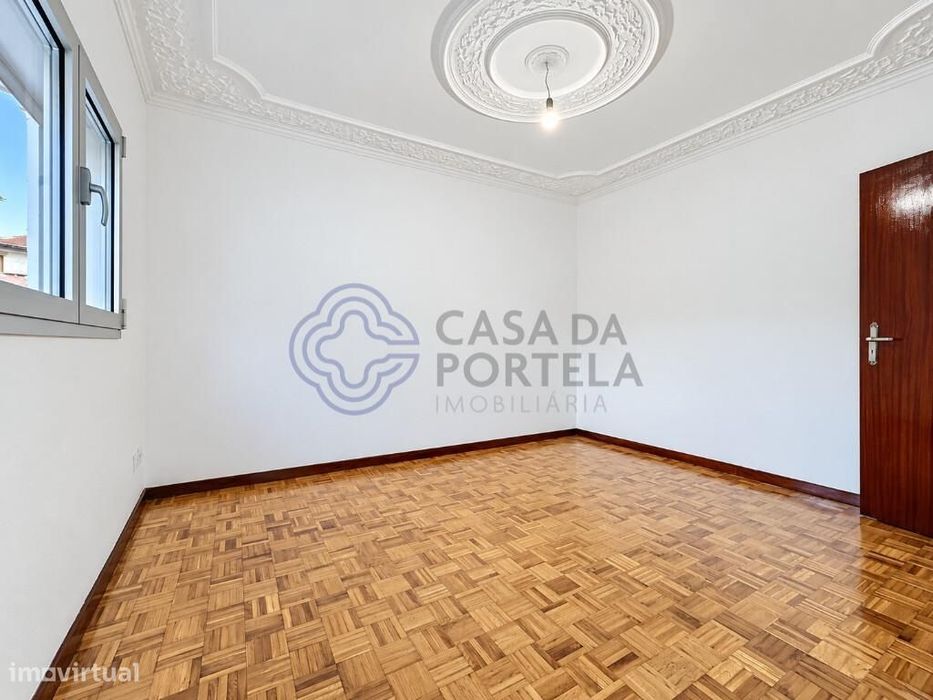 Moradia T2 completamente renovada, com terraço e jardim, a menos de 5