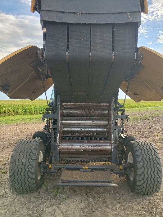 New Holland Roll Belt 150 full opcja noże.  16 tys bel