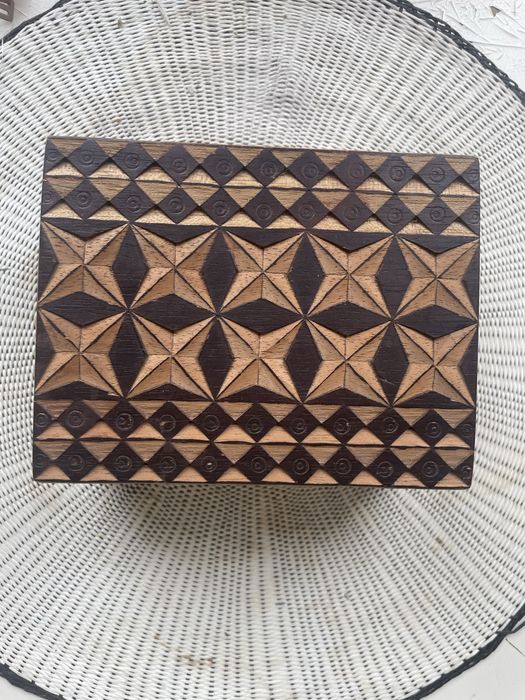 Caixa de madeira feita à mão