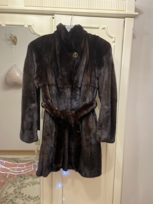 Чудова норкова шубка