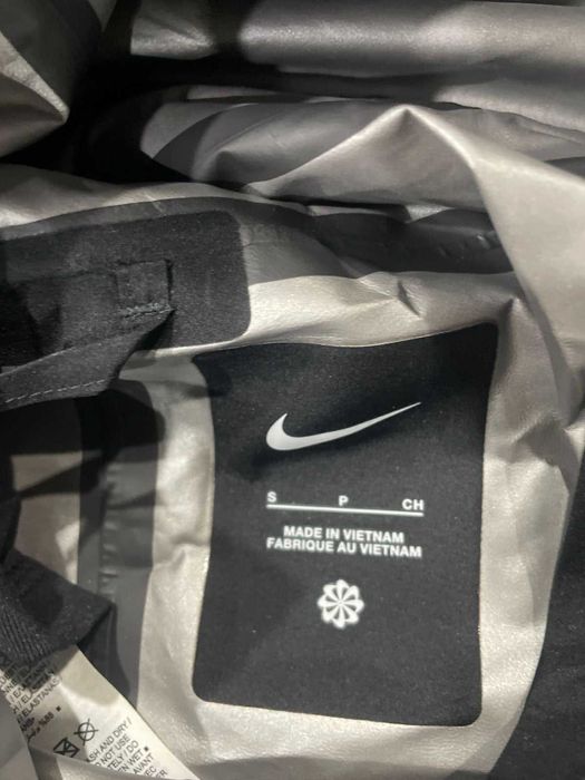 Вітровка жіноча Nike Gore-Tex Black DM7565-010 розмір S