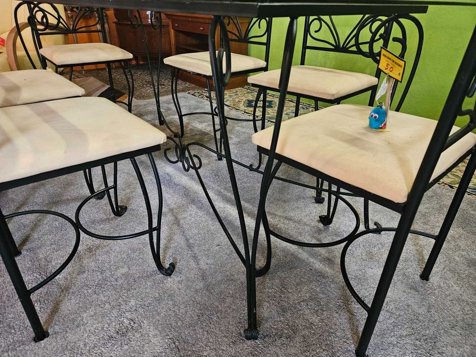 Mesa de ferro com tampo de vidro - óptimo estado - Só a mesa as cadei