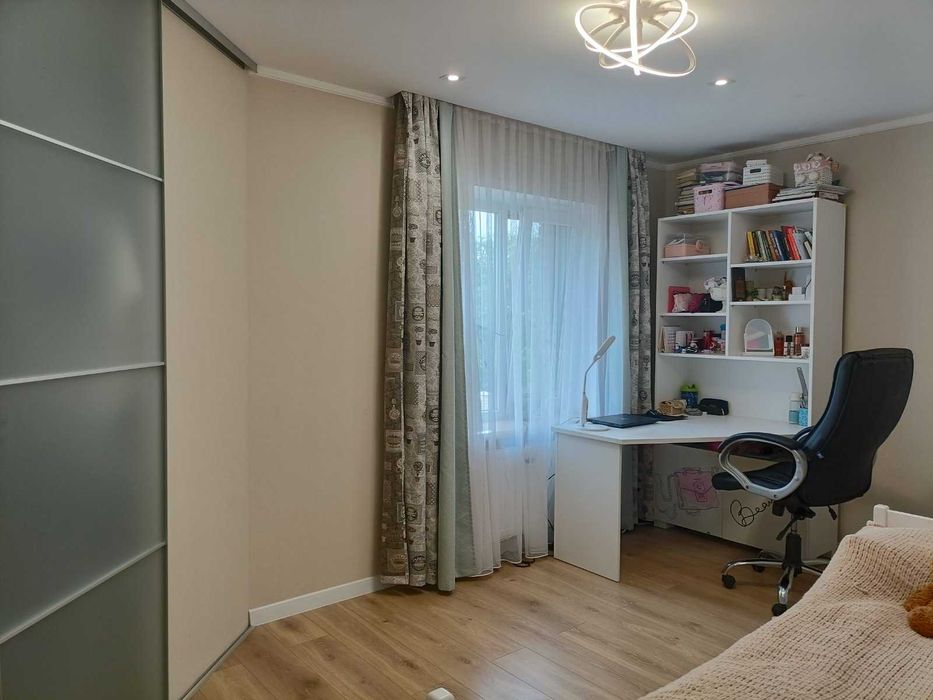 Двоповерховий сучасний будинок. р-н  Яр