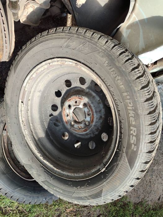 Шини r14 та r13 зимові добрий стан .