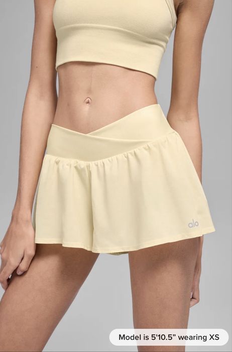 Alo Yoga V-Cute Running Short  XS / Alo Yoga шорти