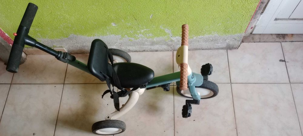 Bicicleta Triciclo marca Gyro para crianças de 2 a 5 anos