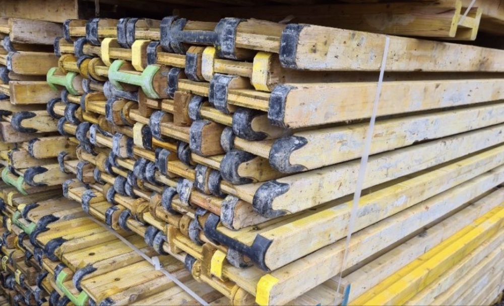 Stemple L-360 100 szt. i dźwigary 190 mb