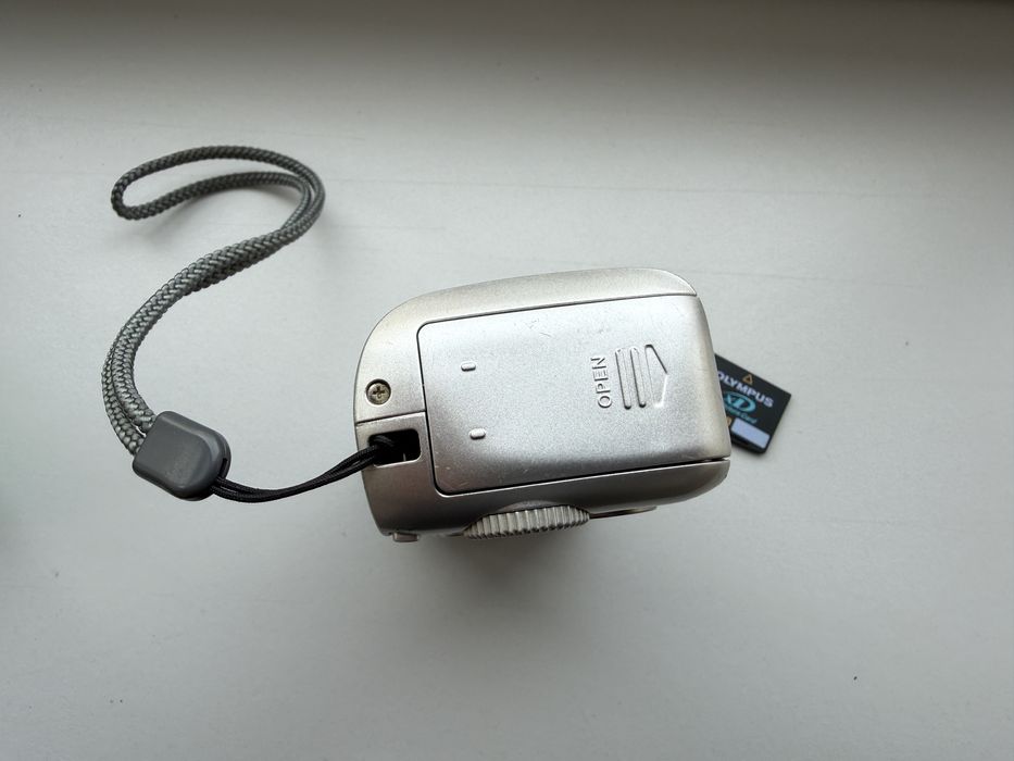 Цифровий фотоапарат Olympus c-180 5.1 mp