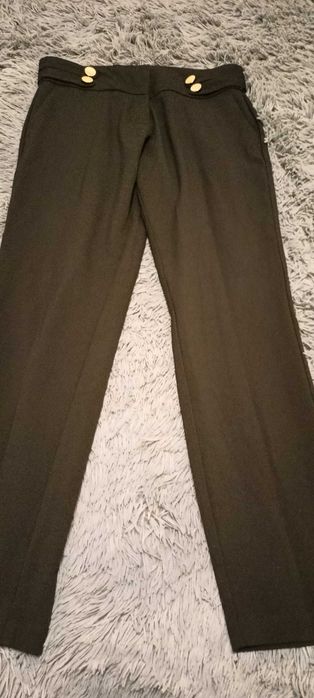 Damskie cygaretki czarne z guzikami marki Esmara rozm. 38.