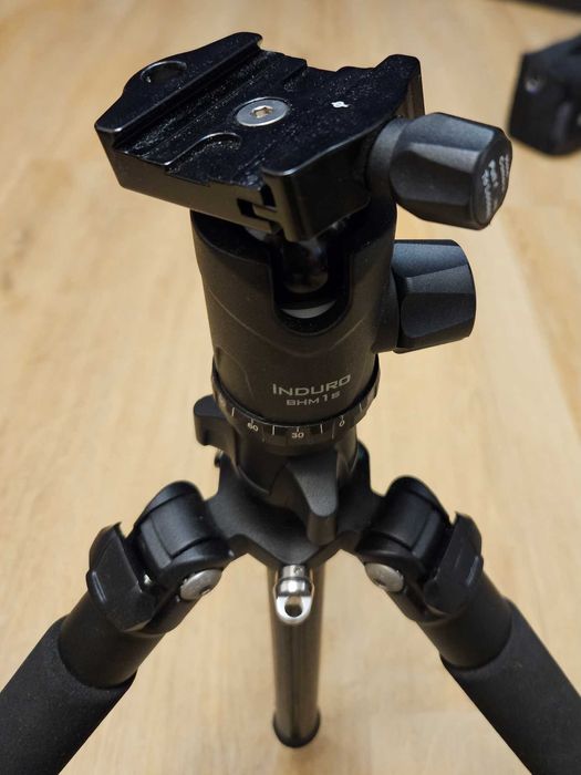 Karbonowy statyw fotograficzny Induro GTT104M1 z głowicą BHM1