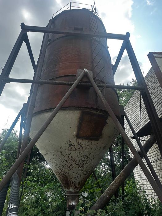 Силос для цементу інших сипучих матеріалів