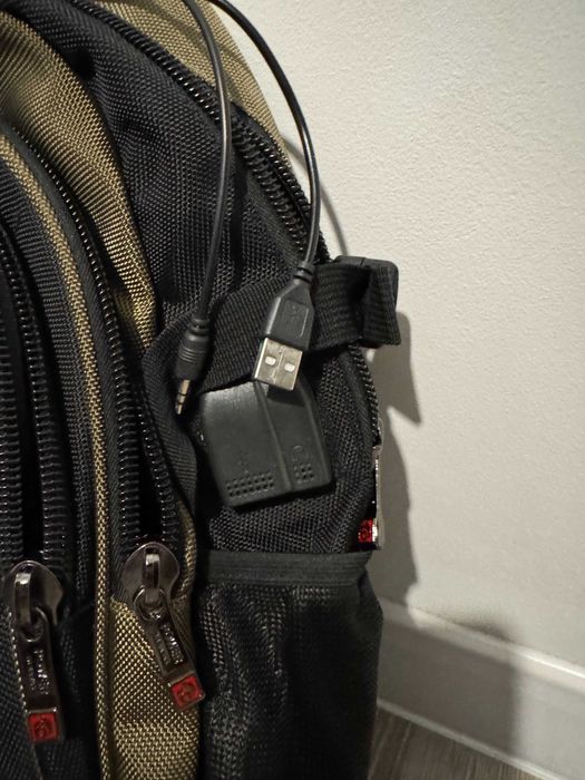 Рюкзак для ноутбука / 4 відділення / відмінний стан
