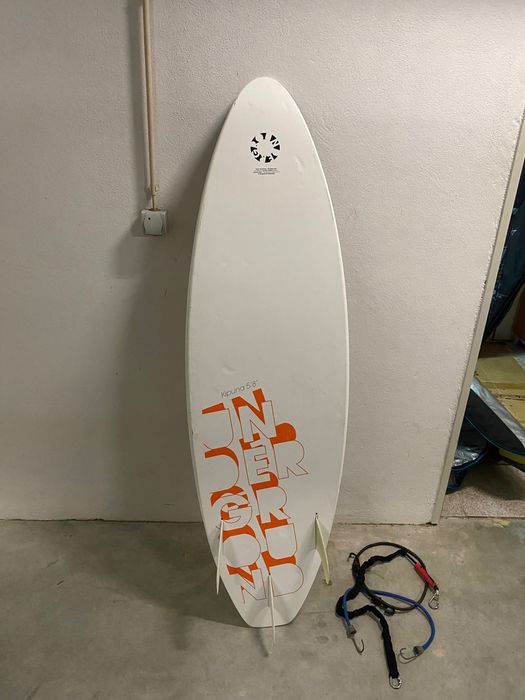 Kitesurfing board strapless surfboard