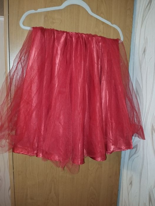 Czerwona tiulowa spódniczka