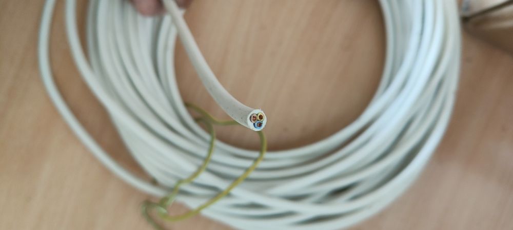 Kable elektryczne po budowie