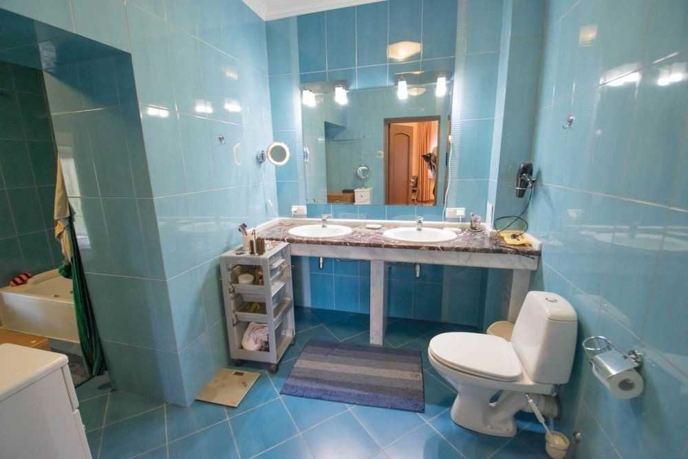 Будинок з озером