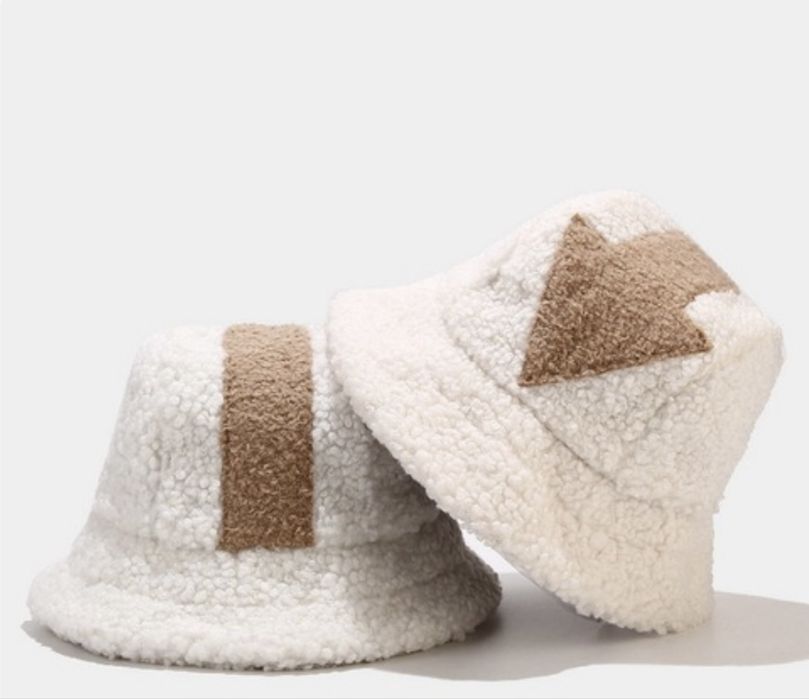 Капелюх хутряний мʼякий Шапка  білосніжний з стрілкою