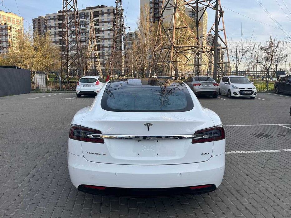 Оренда Tesla Model S Rest рест подобово помісячно